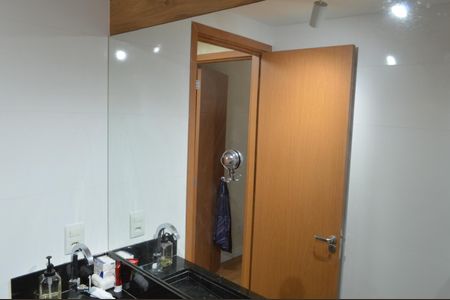 Apartamento à venda com 69m², 2 quartos e 1 vaga Apartamento à venda com 69m², 2 quartos e 1 vagaBanheiro