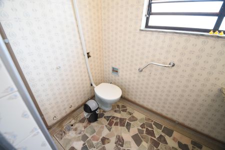 Casa à venda com 260m², 4 quartos e 4 vagasBanheiro Fundos