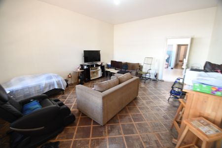 Casa à venda com 260m², 4 quartos e 4 vagasSala