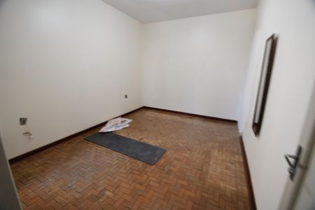 Casa à venda com 260m², 4 quartos e 4 vagasQuarto Fundos