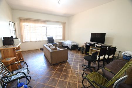 Casa à venda com 260m², 4 quartos e 4 vagasSala