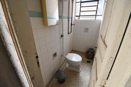 Casa à venda com 260m², 4 quartos e 4 vagasBanheiro de serviço