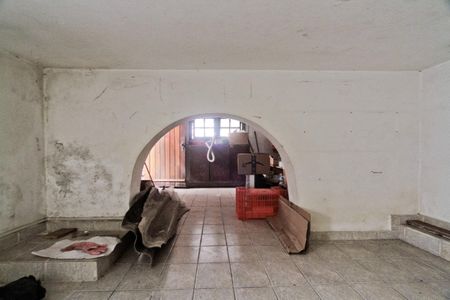 Casa à venda com 204m², 2 quartos e 2 vagasPorão