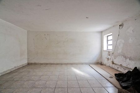 Casa à venda com 204m², 2 quartos e 2 vagasPorão