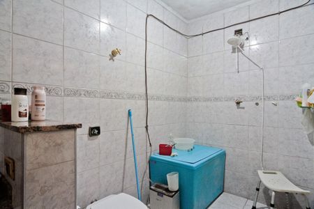 Casa à venda com 204m², 2 quartos e 2 vagasBanheiro