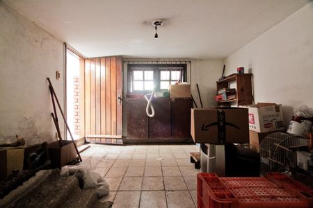 Casa à venda com 204m², 2 quartos e 2 vagasPorão