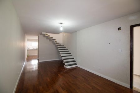 Casa à venda com 140m², 3 quartos e 2 vagas Casa à venda com 140m², 3 quartos e 2 vagasSala