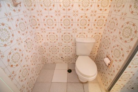 Casa à venda com 140m², 3 quartos e 2 vagas Casa à venda com 140m², 3 quartos e 2 vagasBanheiro