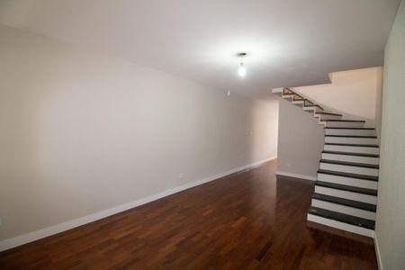 Casa à venda com 140m², 3 quartos e 2 vagas Casa à venda com 140m², 3 quartos e 2 vagasSala