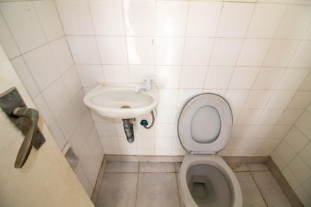 Casa à venda com 140m², 3 quartos e 2 vagas Casa à venda com 140m², 3 quartos e 2 vagasBanheiro de Serviço