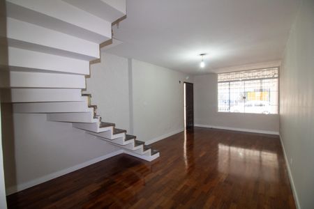 Casa à venda com 140m², 3 quartos e 2 vagas Casa à venda com 140m², 3 quartos e 2 vagasSala