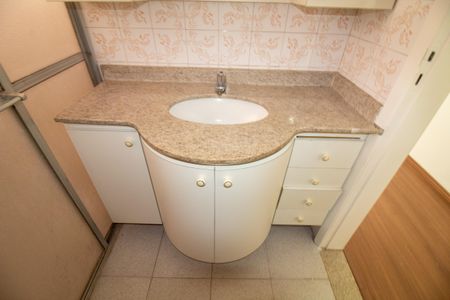 Casa à venda com 140m², 3 quartos e 2 vagas Casa à venda com 140m², 3 quartos e 2 vagasBanheiro da Suíte