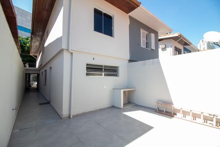 Casa à venda com 140m², 3 quartos e 2 vagas Casa à venda com 140m², 3 quartos e 2 vagasQuintal