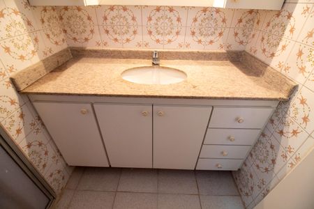 Casa à venda com 140m², 3 quartos e 2 vagas Casa à venda com 140m², 3 quartos e 2 vagasBanheiro