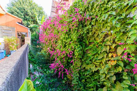 Casa à venda com 312m², 2 quartos e 2 vagasAcesso a casa dos fundos (inteditado)