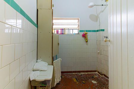 Casa à venda com 312m², 2 quartos e 2 vagasBanheiro - Casa 1