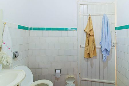 Casa à venda com 312m², 2 quartos e 2 vagasBanheiro - Casa 1