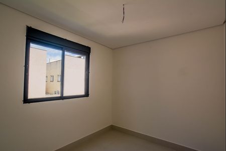 Casa à venda com 194m², 3 quartos e 4 vagasQuarto 2