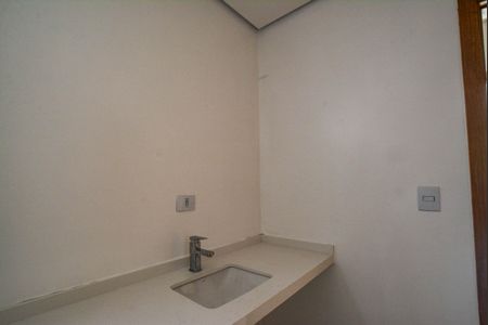 Casa à venda com 194m², 3 quartos e 4 vagasBanheiro Corredor