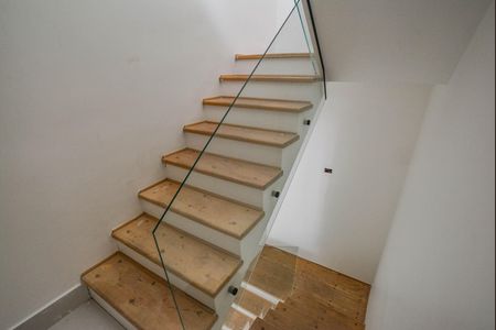 Casa à venda com 194m², 3 quartos e 4 vagasEscada