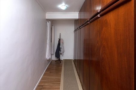 Casa à venda com 154m², 2 quartos e 4 vagasCloset da suíte