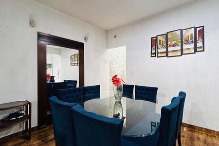 Casa à venda com 260m², 4 quartos e 2 vagas Casa à venda com 260m², 4 quartos e 2 vagasSala de Jantar