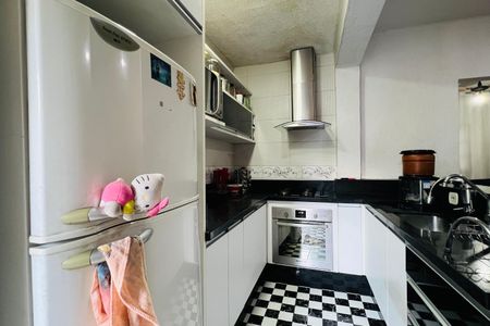 Casa à venda com 260m², 4 quartos e 2 vagas Casa à venda com 260m², 4 quartos e 2 vagasCozinha