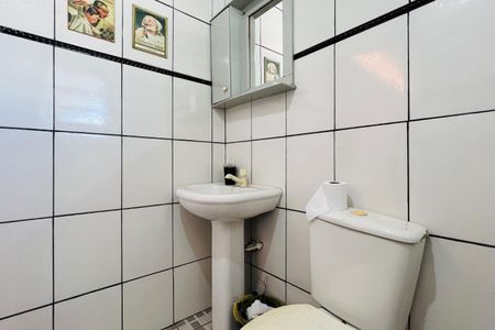 Casa à venda com 260m², 4 quartos e 2 vagas Casa à venda com 260m², 4 quartos e 2 vagasBanheiro de Serviço