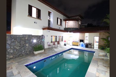 Casa para alugar com 300m², 4 quartos e 6 vagasPiscina