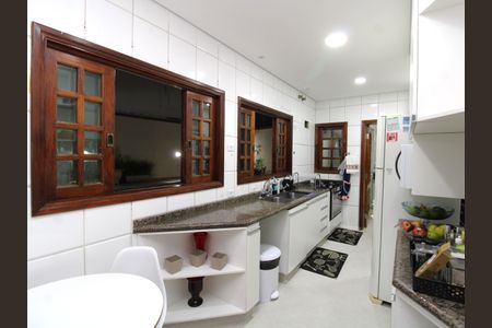 Casa para alugar com 300m², 4 quartos e 6 vagasCozinha