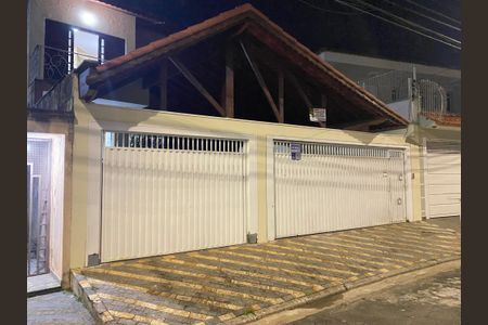 Casa para alugar com 300m², 4 quartos e 6 vagasFachada e Plaquinha