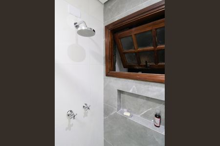 Casa para alugar com 300m², 4 quartos e 6 vagasBanheiro Social