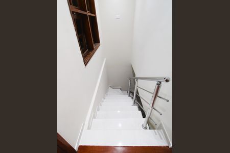 Casa para alugar com 300m², 4 quartos e 6 vagasSala - Escada