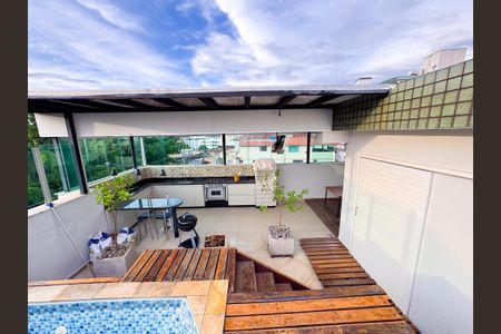 Apartamento à venda com 185m², 3 quartos e 5 vagasCobertura