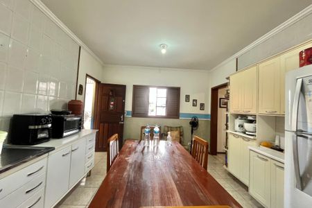 Casa à venda com 500m², 3 quartos e 5 vagas Casa à venda com 500m², 3 quartos e 5 vagasCozinha