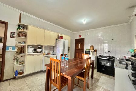 Casa à venda com 500m², 3 quartos e 5 vagas Casa à venda com 500m², 3 quartos e 5 vagasCozinha