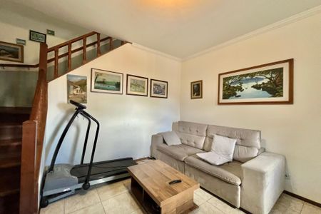 Casa à venda com 500m², 3 quartos e 5 vagas Casa à venda com 500m², 3 quartos e 5 vagasSala