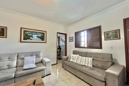 Casa à venda com 500m², 3 quartos e 5 vagas Casa à venda com 500m², 3 quartos e 5 vagasSala