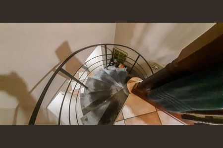 Casa à venda com 120m², 3 quartos e 2 vagasEscada