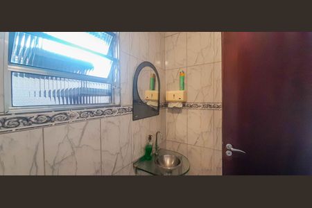 Casa à venda com 120m², 3 quartos e 2 vagasBanheiro 2