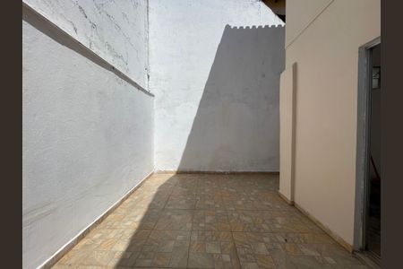 Casa à venda com 120m², 3 quartos e 2 vagas Casa à venda com 120m², 3 quartos e 2 vagasQuintal