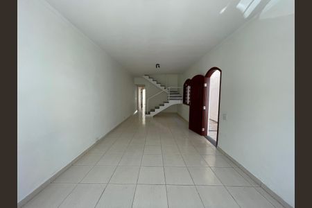 Casa à venda com 120m², 3 quartos e 2 vagas Casa à venda com 120m², 3 quartos e 2 vagasSala