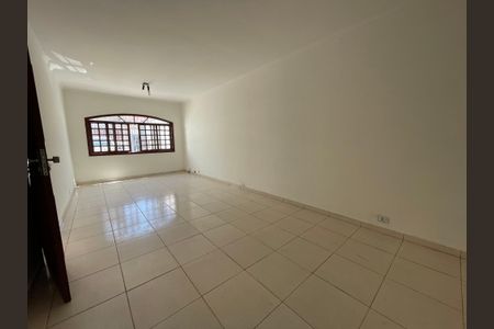 Casa à venda com 120m², 3 quartos e 2 vagas Casa à venda com 120m², 3 quartos e 2 vagasSala