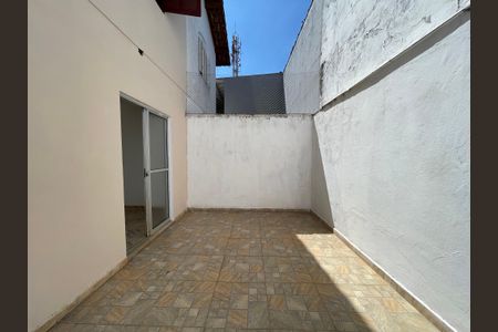 Casa à venda com 120m², 3 quartos e 2 vagas Casa à venda com 120m², 3 quartos e 2 vagasQuintal