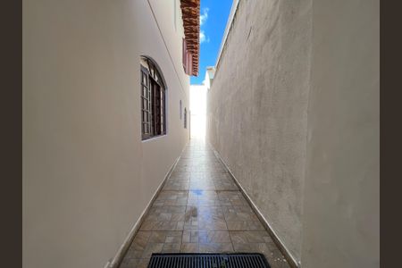 Casa à venda com 120m², 3 quartos e 2 vagas Casa à venda com 120m², 3 quartos e 2 vagasCorredor Lateral