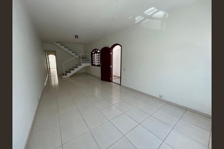 Casa à venda com 120m², 3 quartos e 2 vagas Casa à venda com 120m², 3 quartos e 2 vagasSala