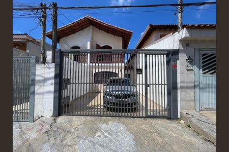 Casa à venda com 120m², 3 quartos e 2 vagas Casa à venda com 120m², 3 quartos e 2 vagasFachada
