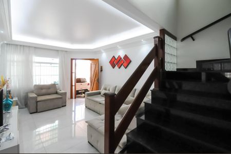 Casa à venda com 143m², 3 quartos e 4 vagasSala