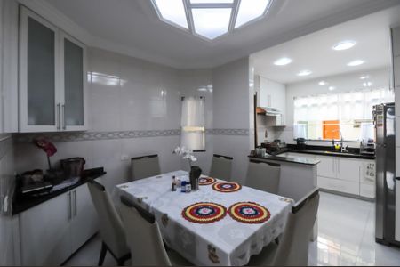 Casa à venda com 143m², 3 quartos e 4 vagasCozinha - Armários