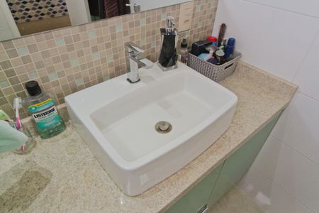 Apartamento à venda com 85m², 2 quartos e 2 vagasBanheiro da Suíte